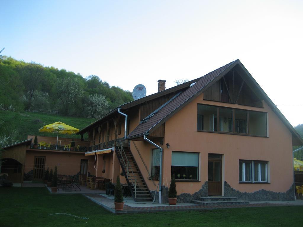 Pensiunea Colt Alb Băile Homorod Exteriér fotografie