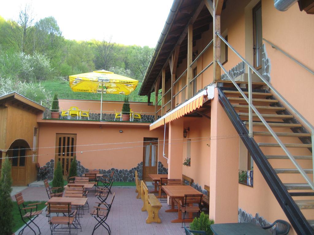 Pensiunea Colt Alb Băile Homorod Exteriér fotografie