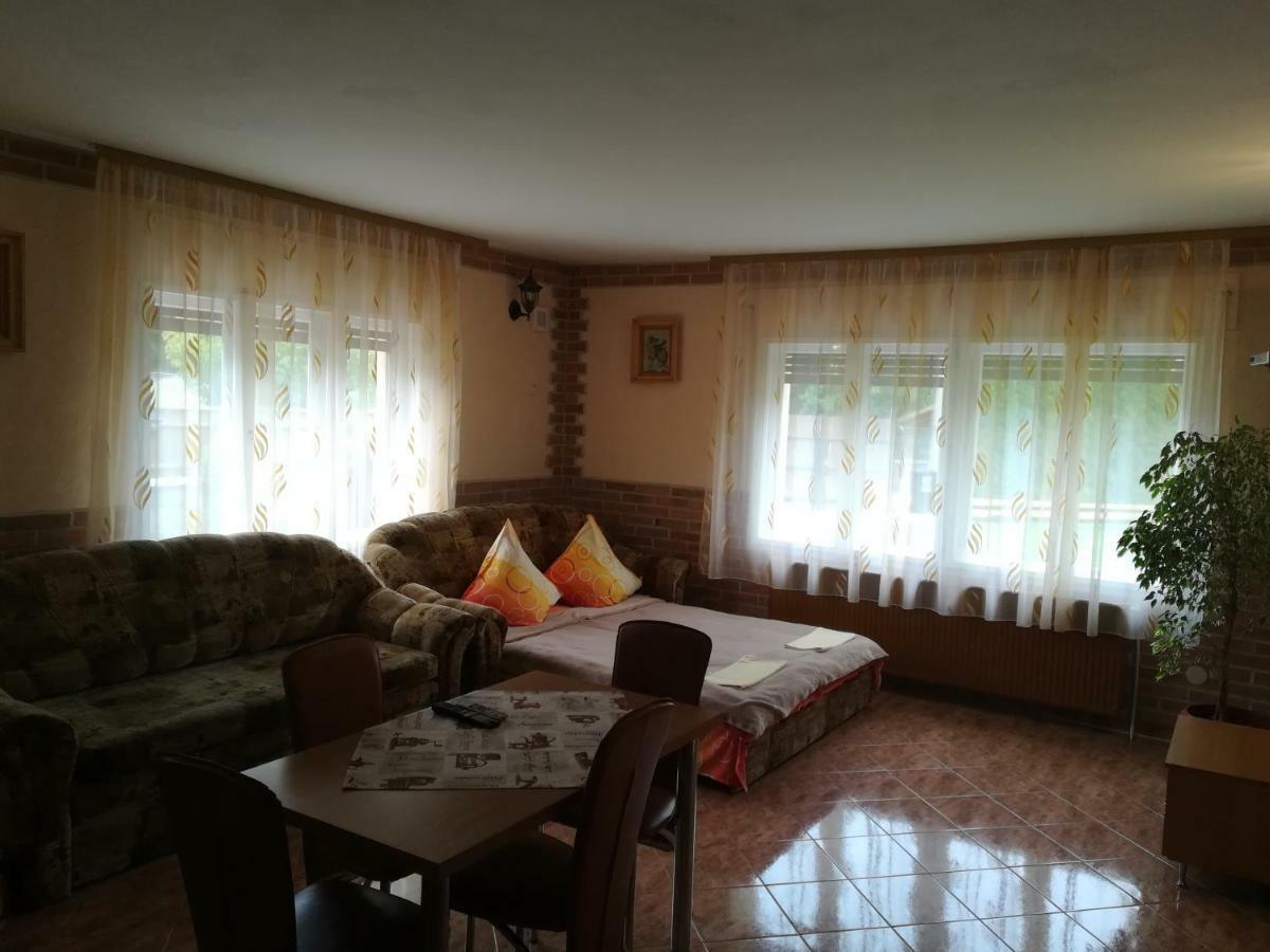 Pensiunea Colt Alb Băile Homorod Exteriér fotografie